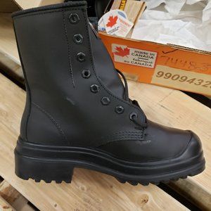 STC 42328MTI-BT2 Work Boots - Size 5 - New